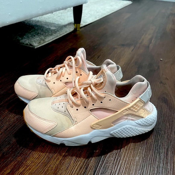 Nike Shoes - Nike women’s hurache size 8.5 pink